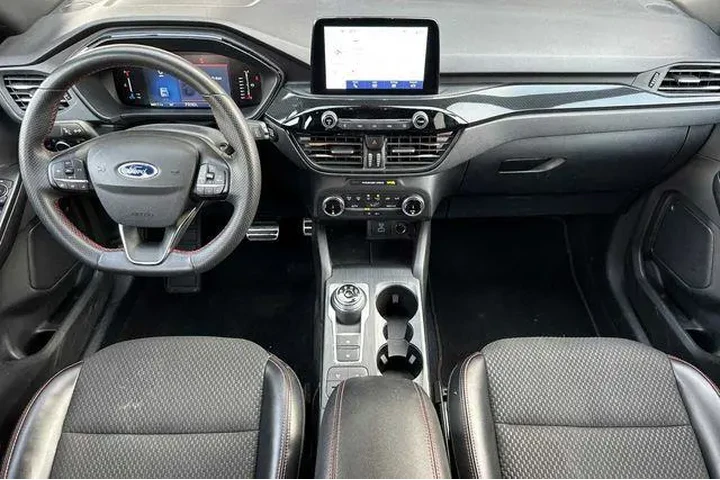 $18495 : Ford Escape 2023 ST-Line 4dr image 5