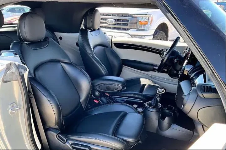 $16924 : MINI Convertible 2017 Cooper image 8