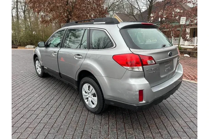 $3000 : 2011 Outback 2.5i image 7