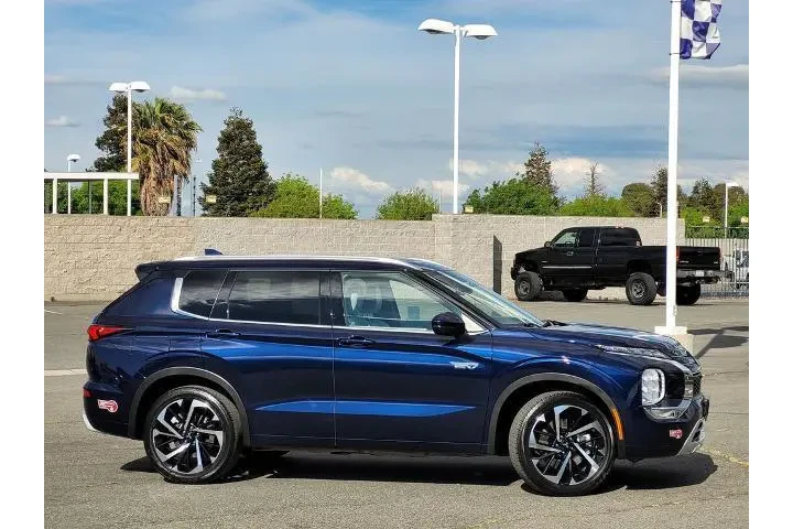 $33900 : Mitsubishi Outlander PHEV 20 image 3