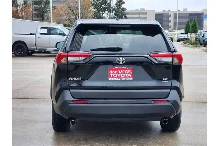 $25536 : Toyota RAV4 2024 AWD LE 4dr image 6