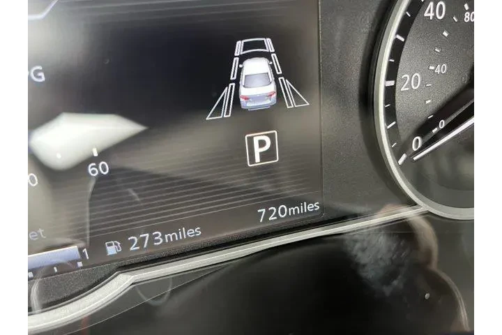 $17981 : Nissan Versa 2025 SV 4dr Sed image 9