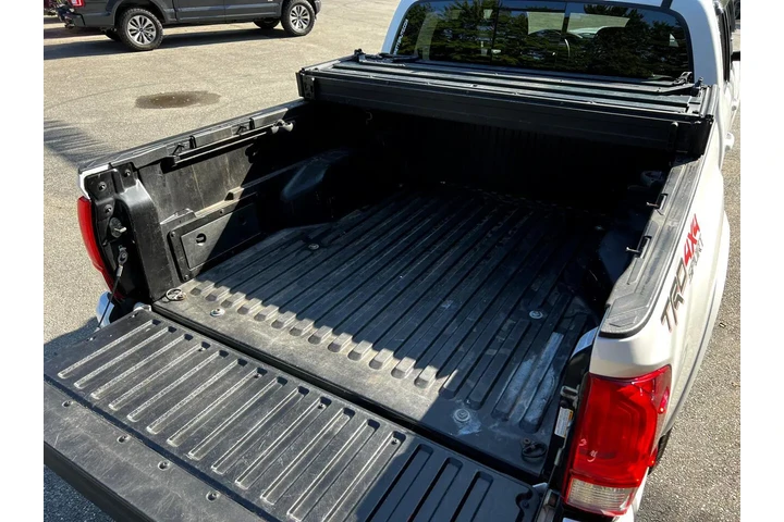 $27900 : Toyota Tacoma 2017 4x4 TRD S image 5