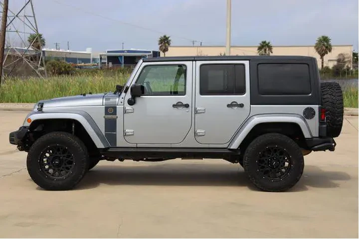 $18882 : Jeep Wrangler JK Unlimited 2 image 6