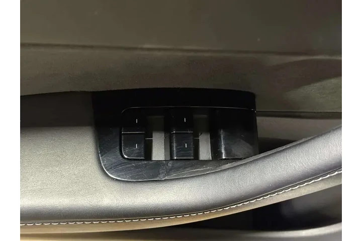 $23995 : Tesla Model Y 2021 AWD Long image 7