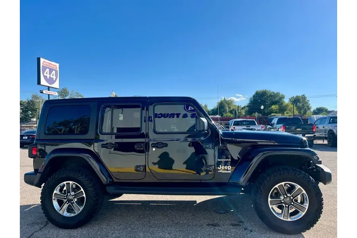 $25995 : 2019 Wrangler Unlimited Sahara image 8