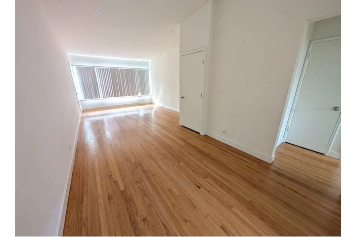 $1950 : 2 bedroom Apt in James M Wood image 2