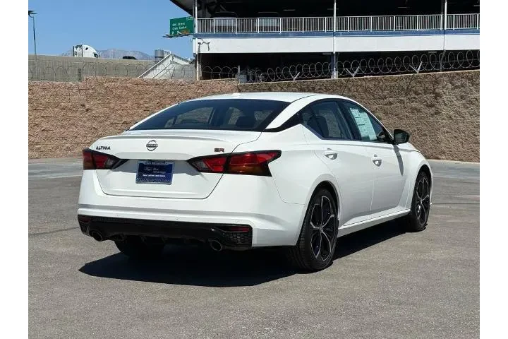 $20989 : Nissan Altima 2024 2.5 SR 4d image 3