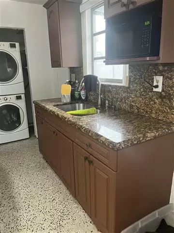 $2750 : Duplex para rentar 3/1 hialeah image 2