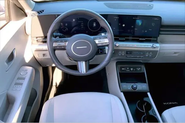 $25997 : Hyundai KONA 2025 SEL Conven image 6