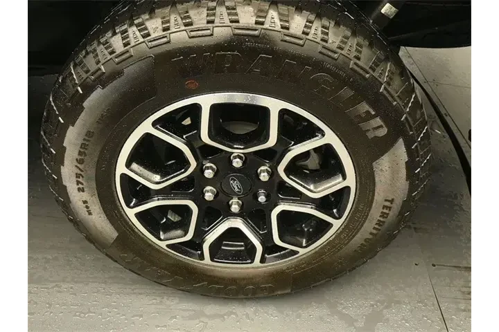 $33902 : Ford F-150 2023 4x4 XLT 4dr image 9