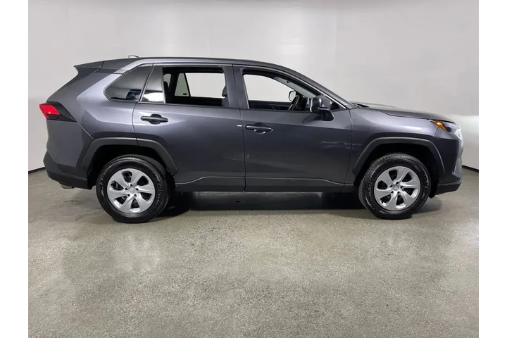 $32995 : Toyota RAV4 2025 AWD LE 4dr image 2