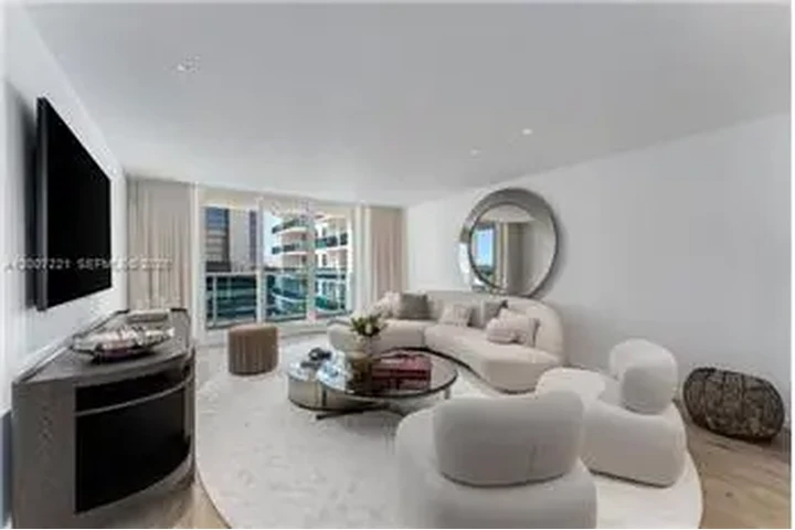 $11500 : Rental property with 1 bedro image 1