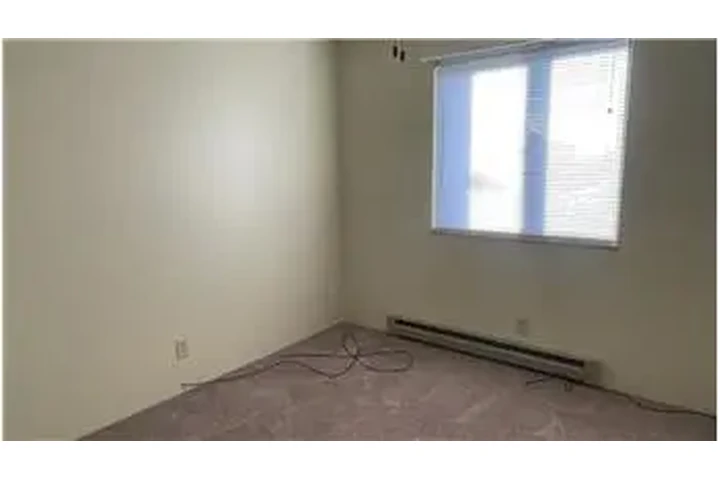 $850 : Rental property with 2 bedro image 8