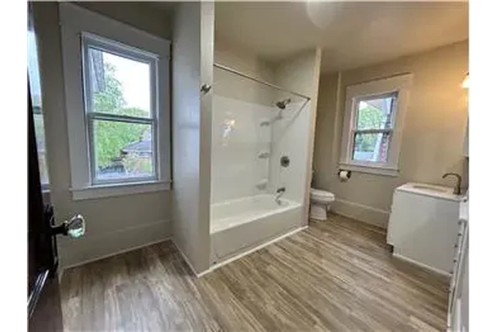 $700 : Rental property with 2 bedro image 7
