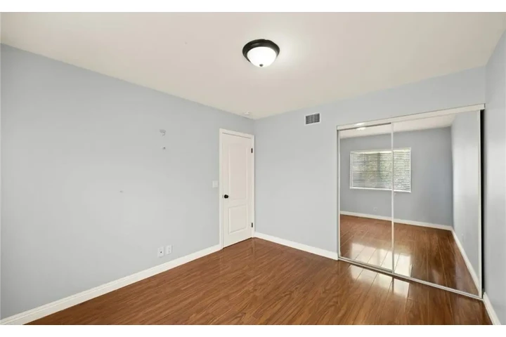 $2000 : 2 Bedroom House in Los Angeles image 5