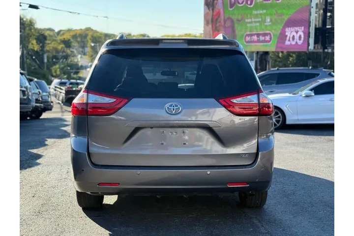 $17995 : 2017 Sienna XLE 8-Passenger image 7