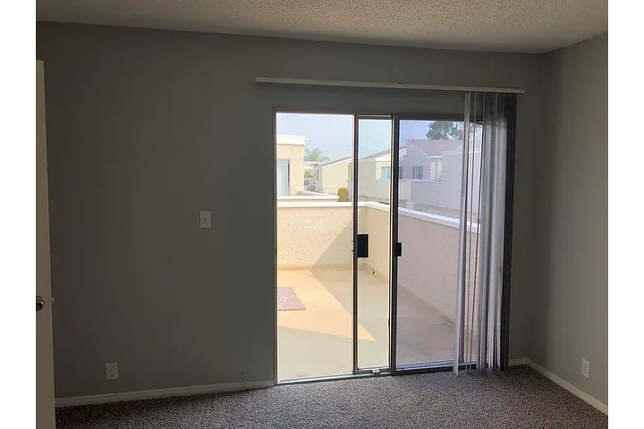 $2850 : Huntington Hrbr Villas. UNI.B4 image 2