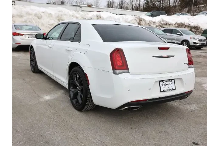 $30000 : Chrysler 300 2022 S V6 4dr S image 5