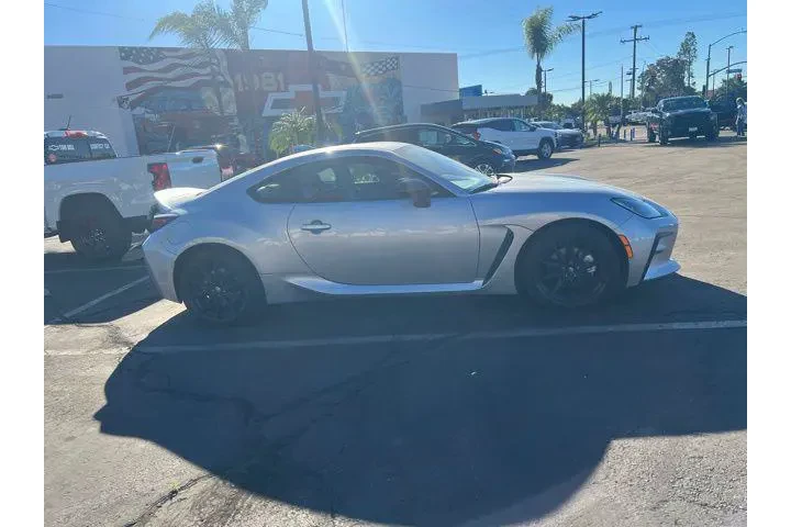 $34991 : Toyota GR86 2024 Premium 2dr image 4