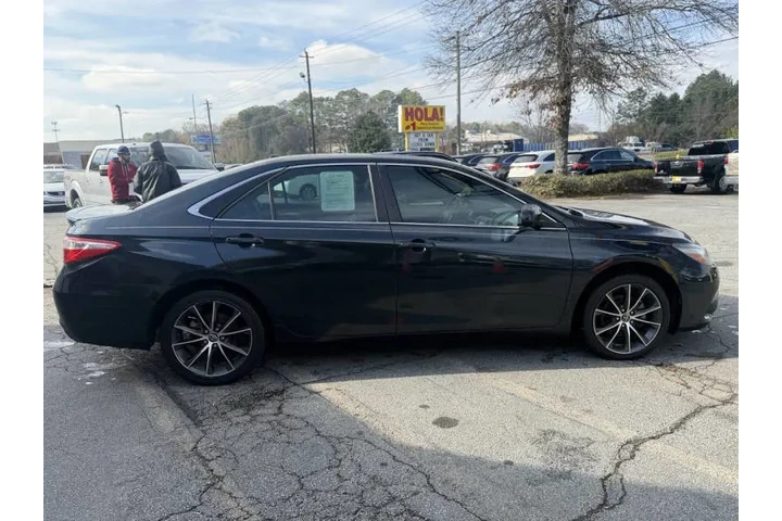 2017 Camry SE image 7