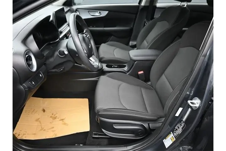 $17594 : Kia Forte 2024 LXS 4dr Sedan image 6