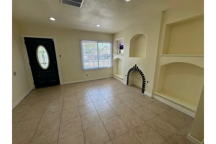 $950 : cozy living  spacious home image 5