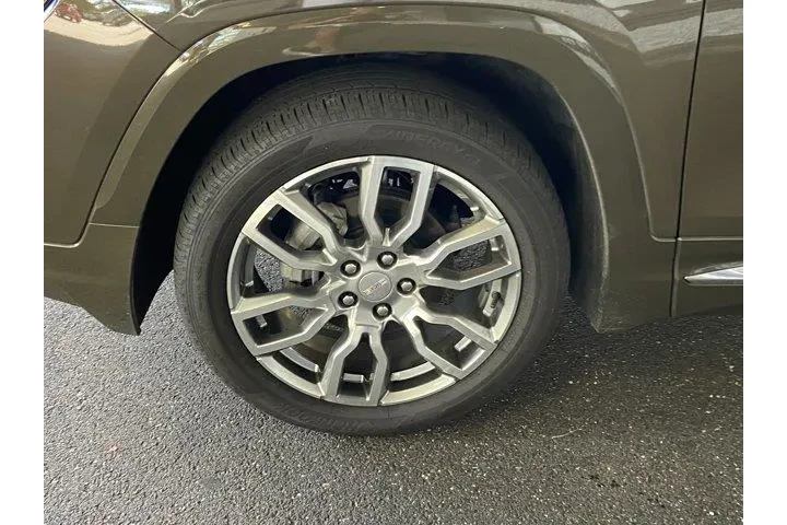 GMC Terrain 2024 AWD Denali image 9