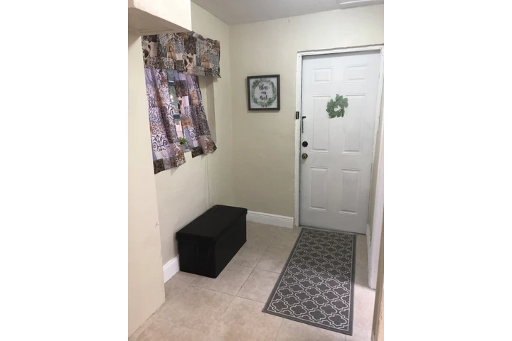 $1525 : Apartamento en renta 1H/1B image 2