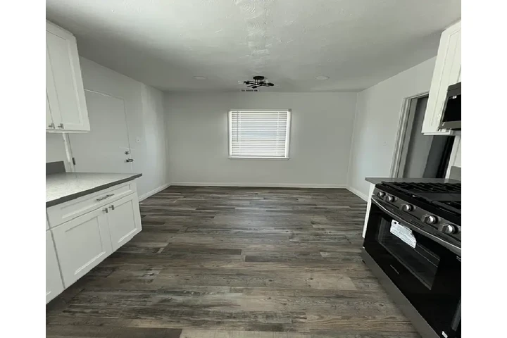 $1000 : Remodel  new kitchen  home image 5