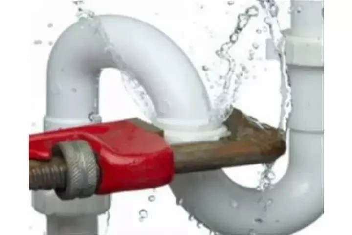 PLOMERÍA DISPONIBLE 24/7 image 2