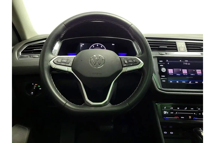$19990 : Volkswagen Tiguan 2022 SE 4d image 10