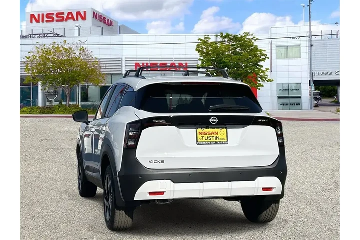 $26860 : Nissan Kicks 2026 SV 4dr Cro image 3