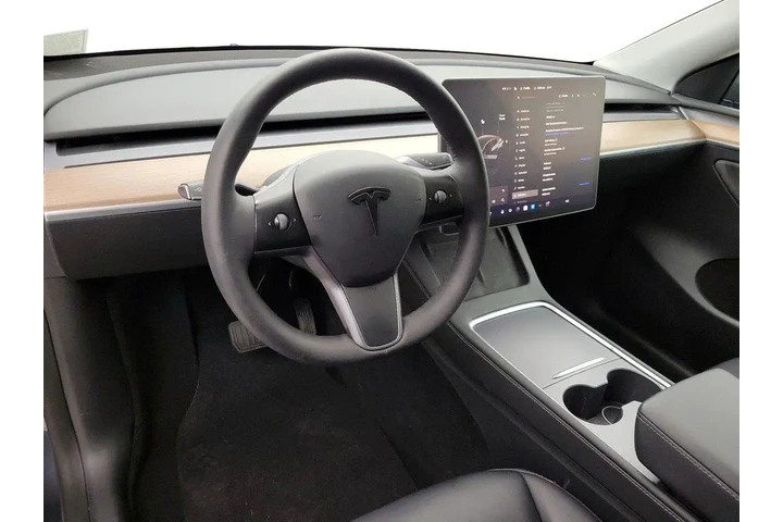 $33998 : Tesla Model Y 2023 AWD Long image 9
