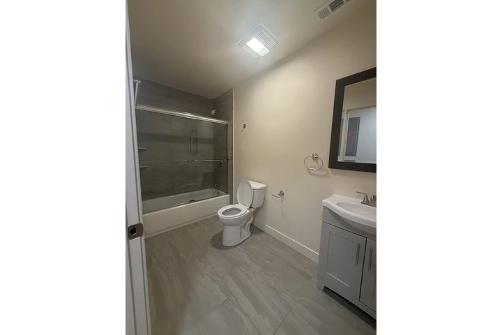 $5500 : casa nueva 22 y Hooper image 4