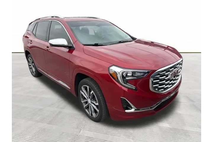 $13944 : GMC Terrain 2018 4x4 Denali image 2