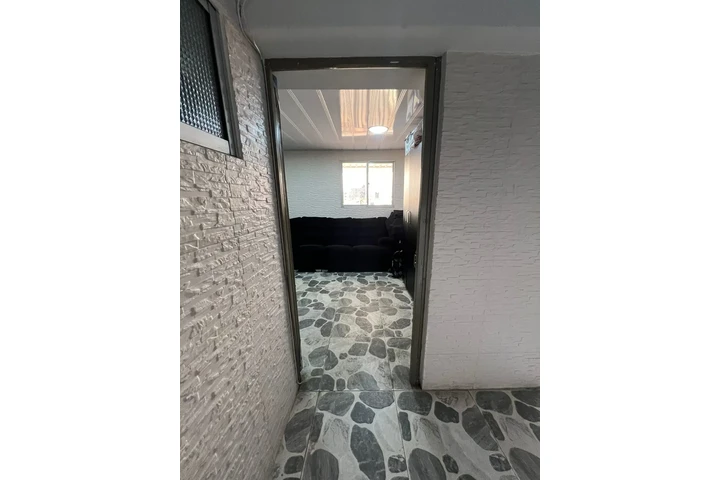 $1350000000 : venta de casa image 4
