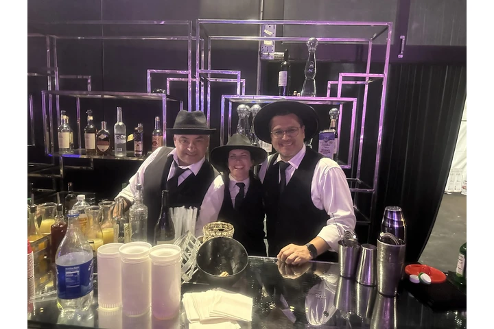 Bartenders y Meseros image 10