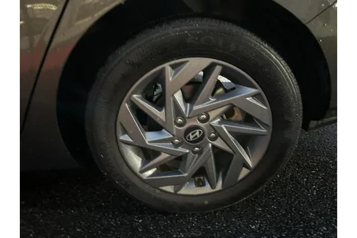 $19705 : Hyundai ELANTRA 2024 SEL 4dr image 6