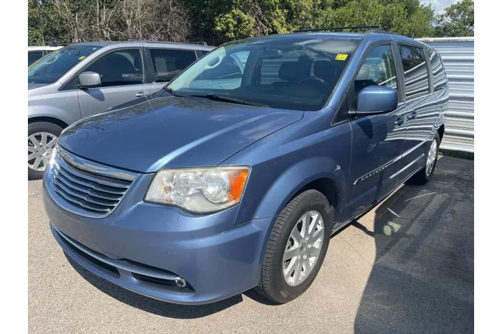 2012 Town and Country Touring image 2