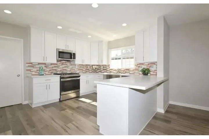 $2500 : 3Bed/2Bath House in Koreatown image 6