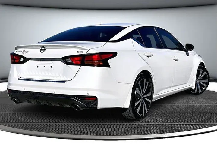 $17500 : Nissan Altima 2022 2.5 SR 4d image 6