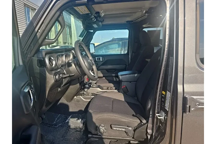 $28927 : Jeep Gladiator 2023 4x4 Over image 5