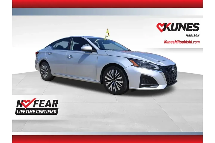 $17477 : Nissan Altima 2023 2.5 SV 4d image 1