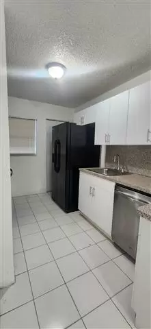 $2400 : Kendall first Floor For Rent image 5