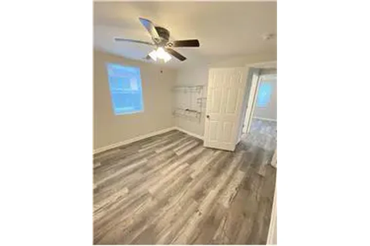 $1900 : Rental property with 3 bedro image 6