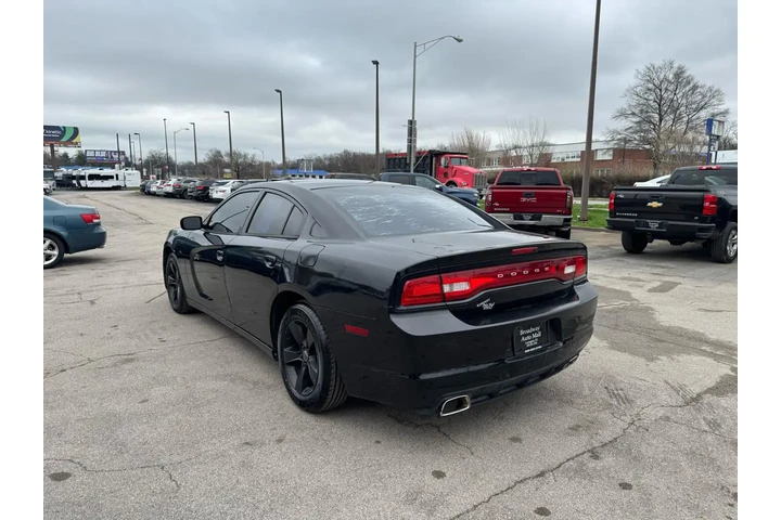 2013 Charger 4dr Sdn SE RWD image 4
