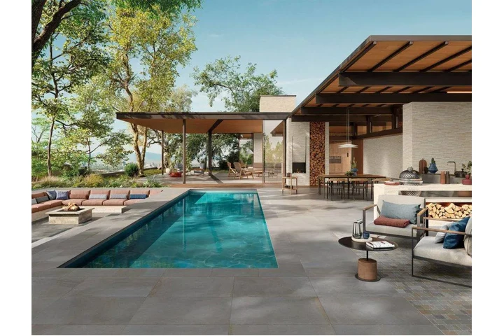 Luxury Pool Builder image 1