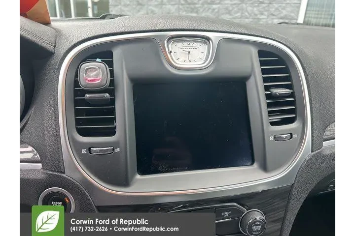 $22989 : Chrysler 300 2021 Touring 4d image 9