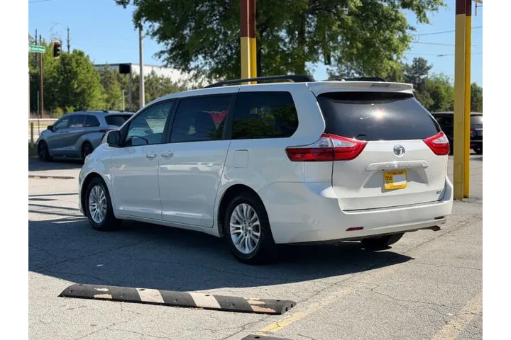 $18900 : 2016 Sienna XLE 7-Passenger A image 5